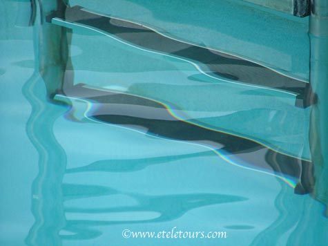 pool ladder under water